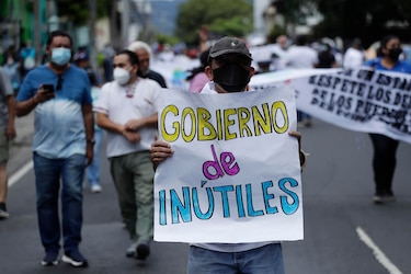 Bukele desvió un préstamo del BCIE para convertir a bitcoin en moneda nacional