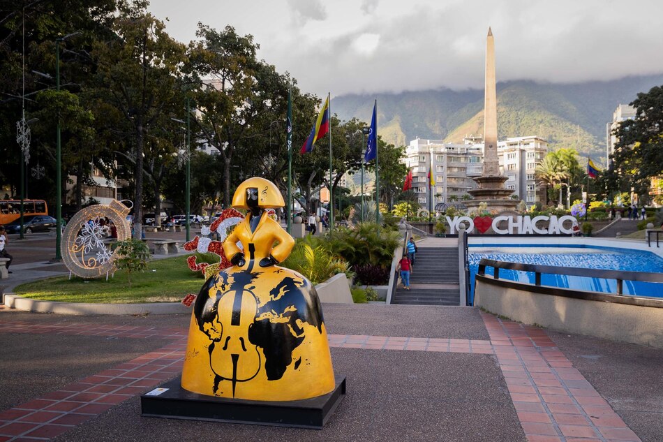 Las meninas del artista venezolano Antonio Azzato toman las calles de Caracas