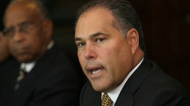 Ex vicepresidente Lewis Navarro lanza dardos a Benicio Robinson