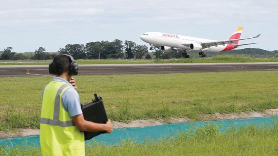 Suspenden licitación para ampliar espacio aéreo