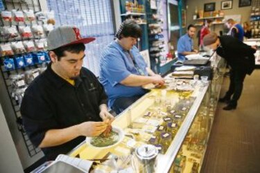 Abrirán primeros cafés para fumar marihuana en Washington y Colorado