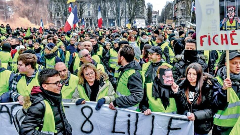 Miles de ‘chalecos amarillos’ vuelven a la carga en Francia