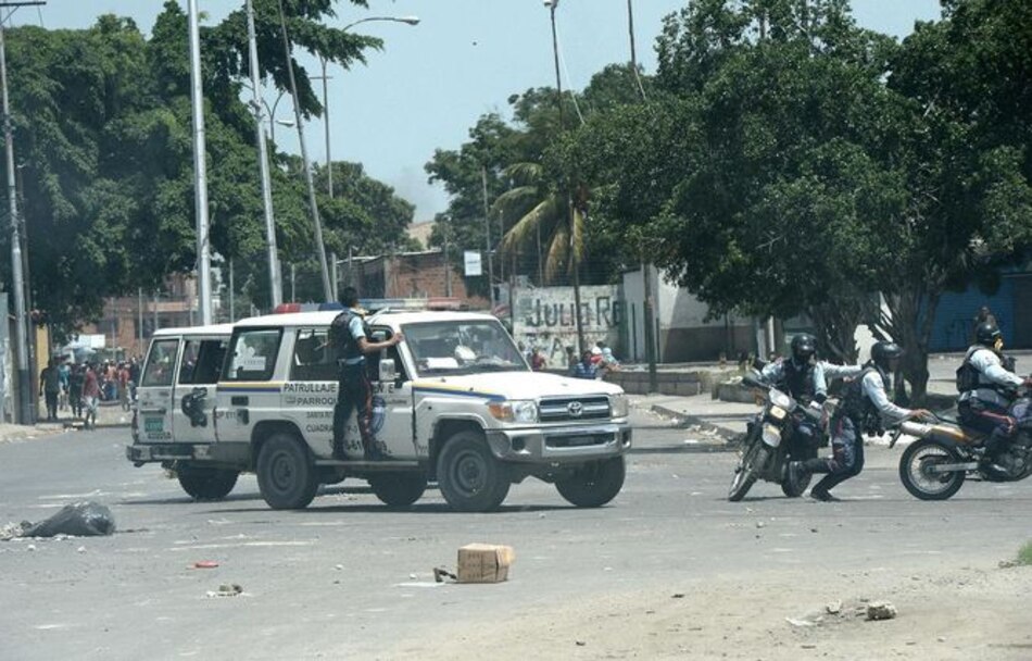 Diputados opositores y militares se enfrentaron a empujones en Parlamento venezolano