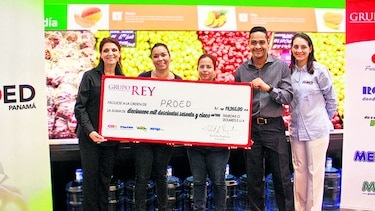 Grupo Rey entrega cheque a Fundación ProEd