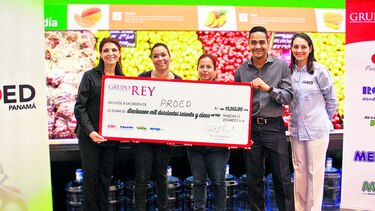 Grupo Rey entrega cheque a Fundación ProEd