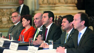 Jimmy Morales, centro de críticas