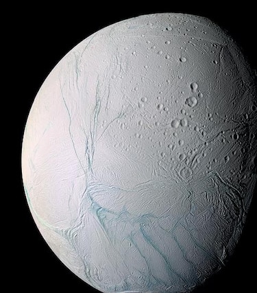 Cápsula Cassini ‘saborea’ los vapores de presunto océano en luna de Saturno