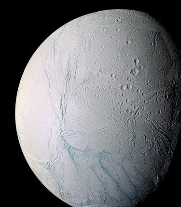 Cápsula Cassini ‘saborea’ los vapores de presunto océano en luna de Saturno