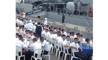 Mil marinos peruanos logran récord Guinness