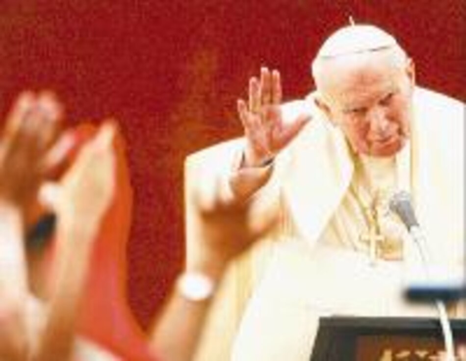 El Papa exhorta a jóvenes a no temer al terrorismo