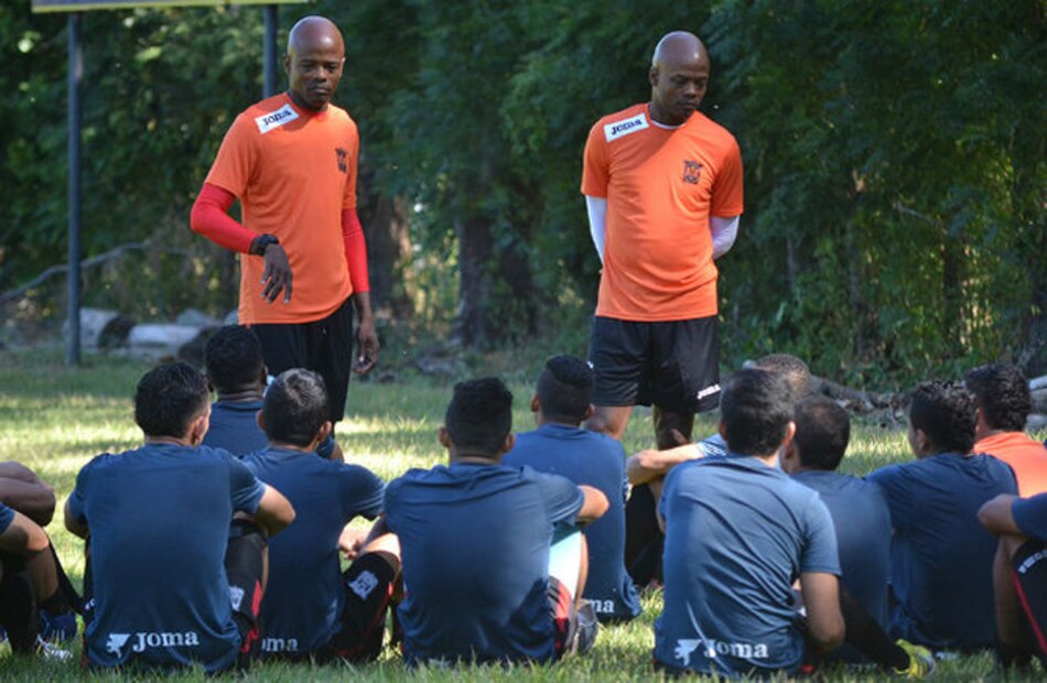 Directivos del Águila piden a Dely Valdés ejecutar plan de reacción