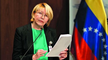 Exfiscal bloqueó investigaciones, asegura Maduro