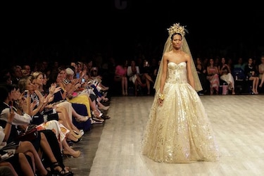 El diseñador Naeem Khan envolvió la pasarela panameña con brillo