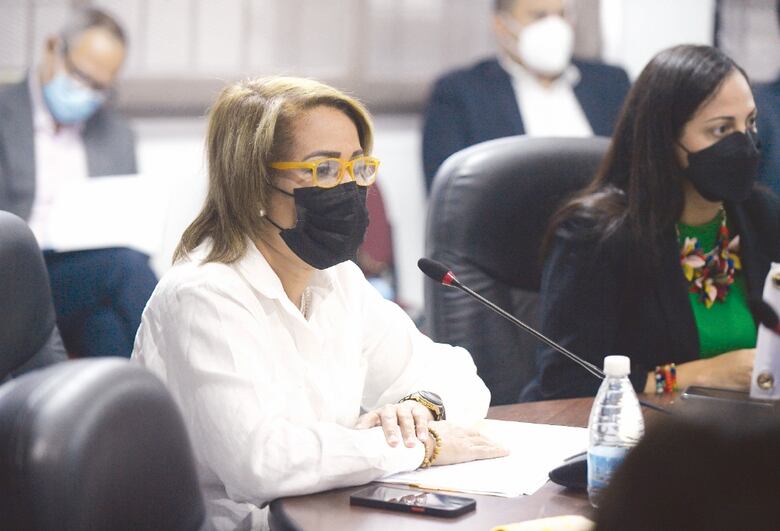 Gloriela Del Río se queda en la LNB, pese a escándalo