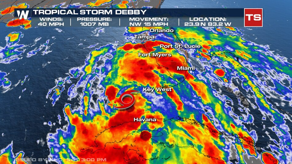 El gobernador de Florida advierte que la tormenta tropical Debby dejará graves inundaciones en el estado