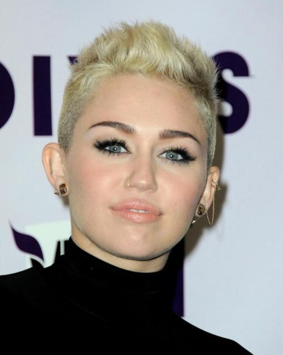 Miley Cyrus niega haber cancelado su boda