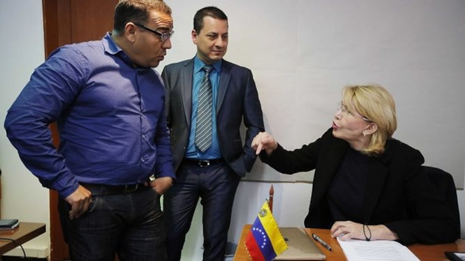 Fiscales venezolanos exiliados ajustan cuentas con el presidente Nicolás Maduro