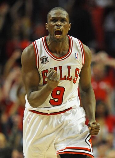 Bulls no podrán contar con Deng para el tercer partido