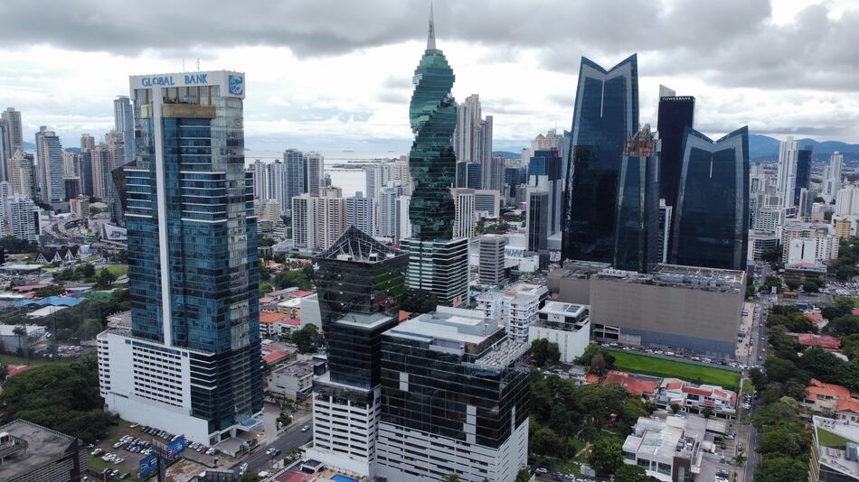 Panameños inician el año con $39,180 millones en saldo de deudas por créditos