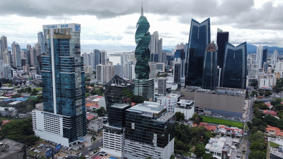 Panameños inician el año con $39,180 millones en saldo de deudas por créditos