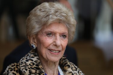 Reconocen labor de historiadora Hélène Carrère d´Encausse