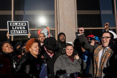 Expolicía de Estados Unidos culpable de homicidio por disparar contra conductor afroestadounidense