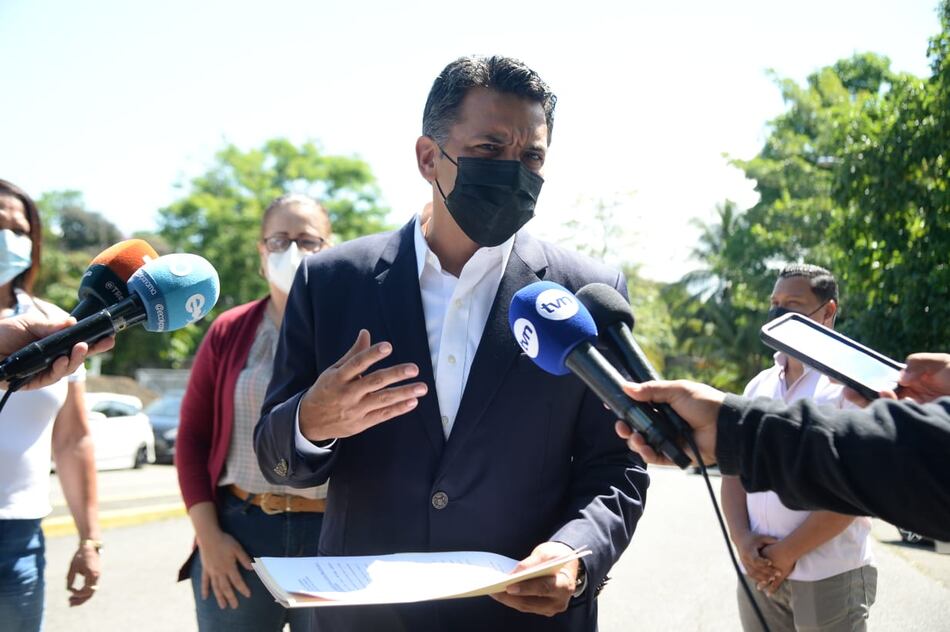 Lombana pide a la AMP las copias de las actas de las sesiones en donde se aprobó renovar el contrato a PPC