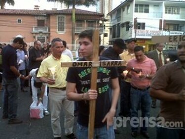 Efectúan vigilia por menores quemados en centro de Tocumen