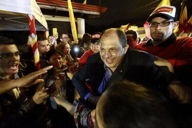 Candidato de centro sorprende y va a balotaje, izquierda decepciona