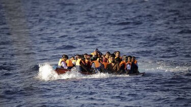 Italia se moviliza para salvar al hermano del niño migrante en Lampedusa