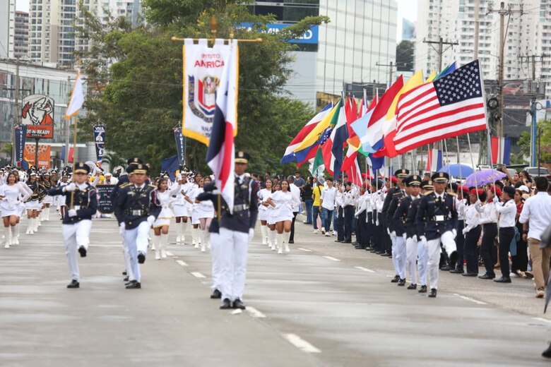 San Miguelito y Betania celebran el 28 de noviembre con coloridos desfiles