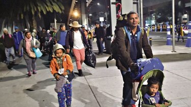 Unos 5 mil migrantes dejan México y continúan hacia EU