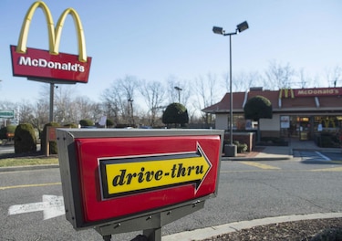 Niño de 8 años conduce hasta un McDonald's por antojo de hamburguesa