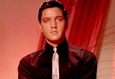 Fanáticos de Elvis Presley realizan vigilia para honrar al cantante