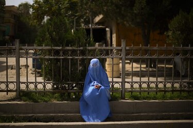 Amnistía Internacional: la ‘asfixiante represión’ de los talibanes destruye a las mujeres y niñas afganas