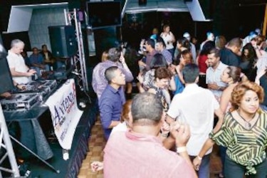 Noches de ritmo retro en Panamá