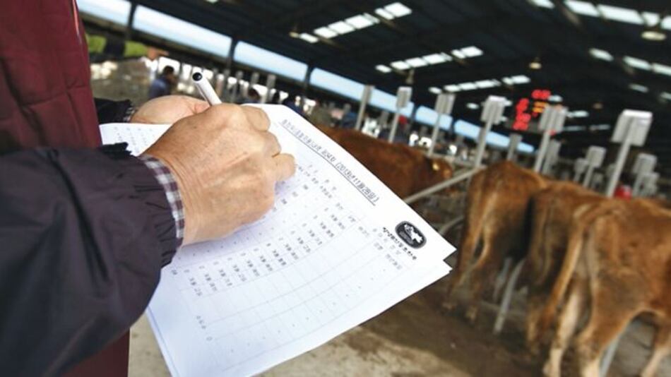 Trump pide a Pekín quitar aranceles a productos pecuarios