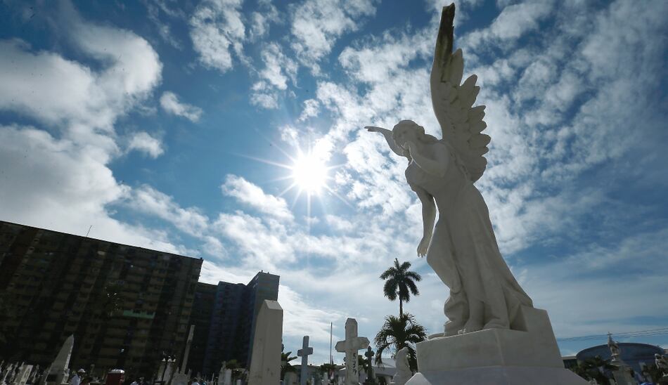 Los muertos solitarios: el coronavirus cambia los rituales fúnebres