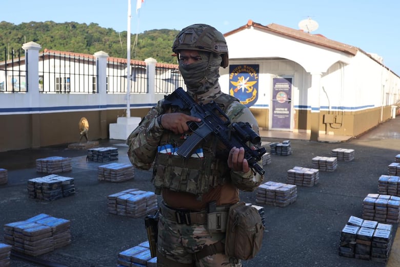 Senan decomisa 800 kilos de droga cerca de isla Chepillo