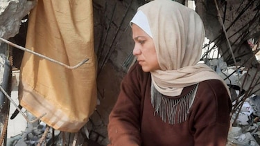 Hogares reducidos a escombros y precios exorbitantes: así es la vida de dos mujeres gazatíes a un mes del cese el fuego con Israel