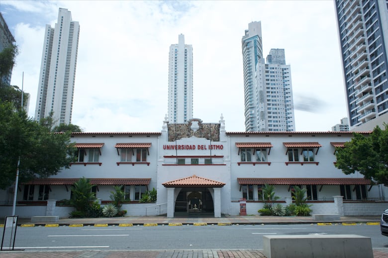 Universidad del Istmo, la U que siempre se mantuvo activa
