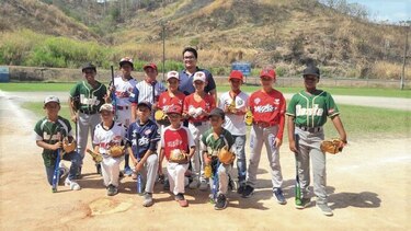 Ligas infantiles de béisbol reciben importante donación