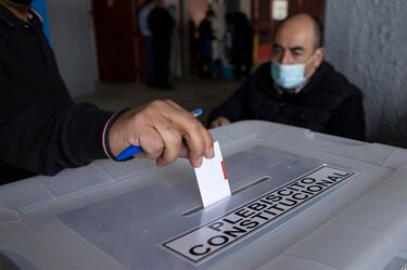 Más de medio millón de extranjeros votan en el referéndum en Chile