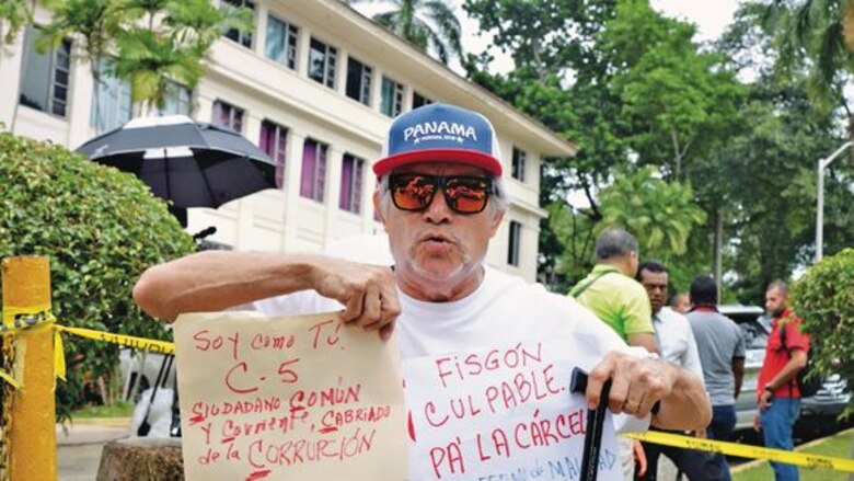 Corte niega cambio de medida cautelar a expresidente Martinelli