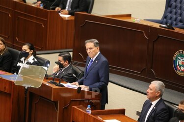 Cortizo enumera obras y habla de la minera, pero se aparta del problema del IVM