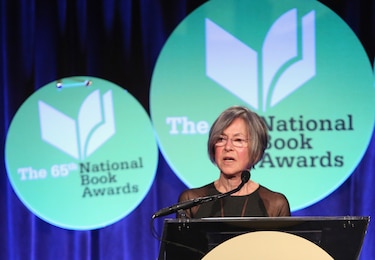 La poeta estadounidense Louise Gluck gana el Premio Nobel de Literatura