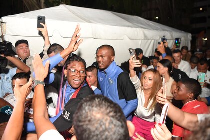 Atheyna Bylon regresó triunfante y celebró con todo el país