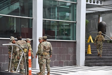 Ministro Ábrego afirma que 171 migrantes aceptaron el retorno voluntario, mientras que otro grupo sostiene que no estará a salvo en sus países