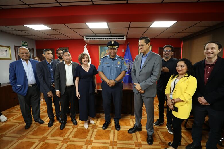 Bomberos de Panamá impulsan reforma legal para modernizar su operación