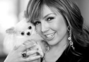 Thalía lanza su primer libro de belleza